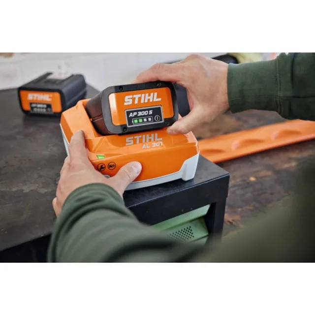 Chargeur rapide Stihl AL 301 - EA09-430-5500 — Référence EA09-430-5500 — vue 4