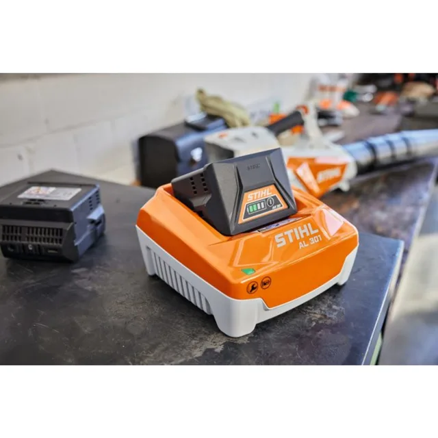 Chargeur rapide Stihl AL 301 - EA09-430-5500 — Référence EA09-430-5500 — vue 3