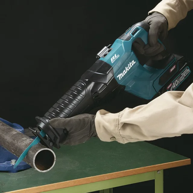 Scie sabre récipro 40V XGT Makita JR001GD201 + 2 batteries 2,5 Ah + chargeur rapide + coffret — 2 batteries 2 — vue 6