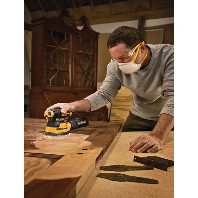 Ponceuse excentrique DeWalt DWE6423 — 125 mm — DWE6423-QS — vue 7
